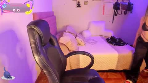 Snapshot of danna_wry chatting on 12.21.25 danna_wry online show from 12.21.25