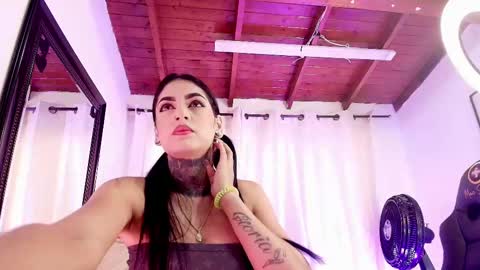 Snapshot of dannaberlin chatting on 02.20.25 Danna Berlin online show from 02.20.25