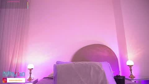 Snapshot of dannaberlin chatting on 11.19.25 Danna Berlin online show from 11.19.25