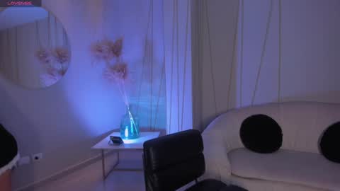 Danna Cruz  online show from 12.24.24