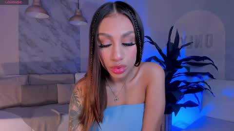 Danna Cruz  online show from 02.18.25