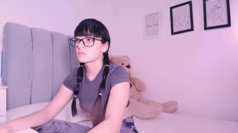 Snapshot of dannahyde chatting on 08.03.26 Insta DannaBlueX online show from 08.03.26