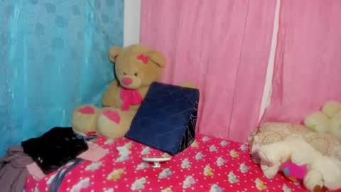 Danna Sofia jeins online show from 12.17.25