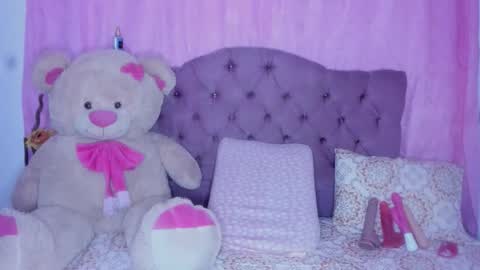 Danna Sofia jeins online show from 02.25.26