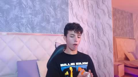 Snapshot of danni_tay chatting on 05.19.26 danni_tay online show from 05.19.26