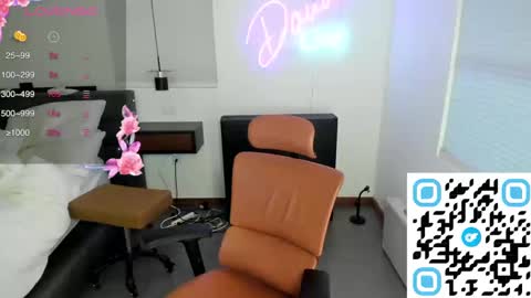 Snapshot of dannidaniels chatting on 12.22.24 DANNI DANIELS online show from 12.22.24