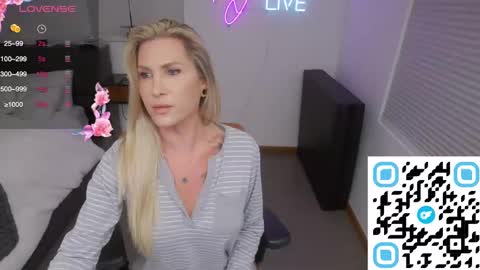 Snapshot of dannidaniels chatting on 01.18.25 DANNI DANIELS online show from 01.18.25