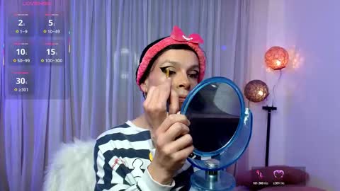 Snapshot of dannihotboy02 chatting on 04.29.26 danni online show from 04.29.26