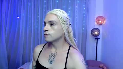 Snapshot of dannihotboy02 chatting on 05.10.26 danni online show from 05.10.26