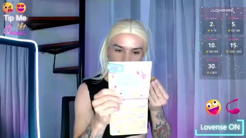 Snapshot of dannihotboy02 chatting on 05.25.26 danni online show from 05.25.26