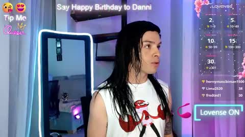 Snapshot of dannihotboy02 chatting on 05.28.26 danni online show from 05.28.26