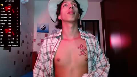 Snapshot of danny__phantom chatting on 11.17.25 phantom555 online show from 11.17.25