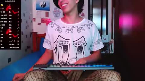 Snapshot of danny__phantom chatting on 11.28.25 phantom555 online show from 11.28.25