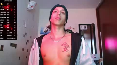 Snapshot of danny__phantom chatting on 12.20.25 phantom555 online show from 12.20.25