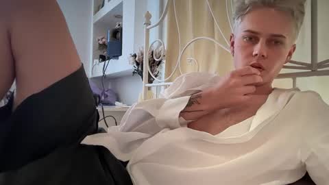 Snapshot of danny_love01 chatting on 10.18.25 danny online show from 10.18.25