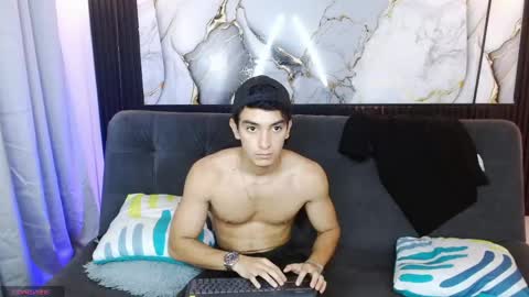 Snapshot of dante_18cm chatting on 05.12.26 Dante online show from 05.12.26