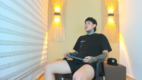 Snapshot of dante_armstrong chatting on 11.11.25 dante_armstrong online show from 11.11.25