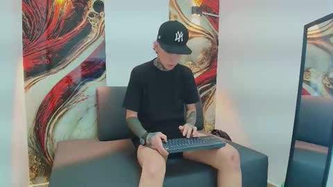 Snapshot of dante_armstrong chatting on 11.22.25 dante_armstrong online show from 11.22.25