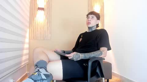 Snapshot of dante_armstrong chatting on 11.29.25 dante_armstrong online show from 11.29.25