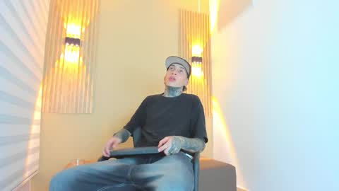 Snapshot of dante_armstrong chatting on 12.15.25 dante_armstrong online show from 12.15.25