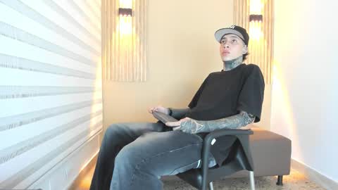 Snapshot of dante_armstrong chatting on 12.17.25 dante_armstrong online show from 12.17.25