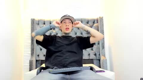 Snapshot of dante_armstrong chatting on 12.23.25 dante_armstrong online show from 12.23.25