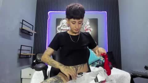 Snapshot of dante_bieber chatting on 10.06.25 dante online show from 10.06.25