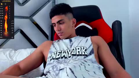 Snapshot of danterouxx chatting on 03.10.25 Dante online show from 03.10.25