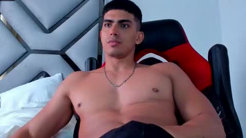 Snapshot of danterouxx chatting on 10.01.25 Dante online show from 10.01.25