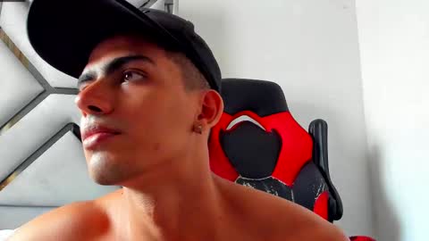 Snapshot of danterouxx chatting on 10.04.25 Dante online show from 10.04.25