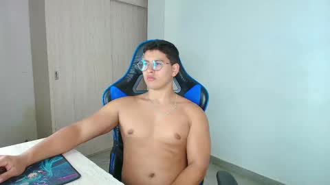 Snapshot of dantraxx chatting on 01.22.25 Dantraxx online show from 01.22.25