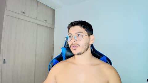 Snapshot of dantraxx chatting on 12.18.25 Dantraxx online show from 12.18.25