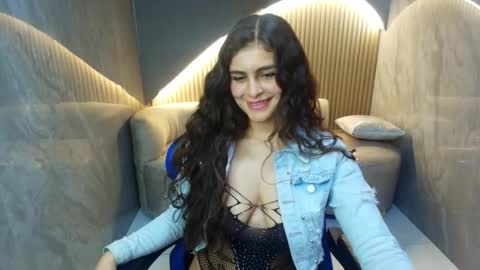 Snapshot of dany_r_ chatting on 09.17.25 Dany online show from 09.17.25