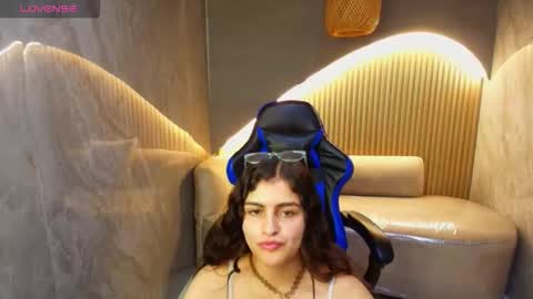 Snapshot of dany_r_ chatting on 10.20.25 Dany online show from 10.20.25