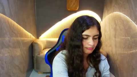 Snapshot of dany_r_ chatting on 10.28.25 Dany online show from 10.28.25