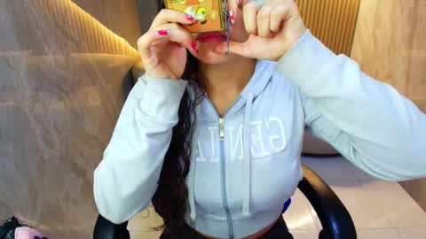 Snapshot of dany_r_ chatting on 10.29.25 Dany online show from 10.29.25