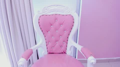 Daphne  online show from 01.12.25