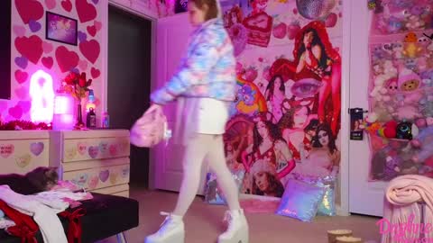 Daphne Madison online show from 02.06.25