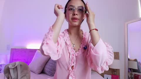 Snapshot of daphnevalucci chatting on 04.27.26 daphnevalucci online show from 04.27.26