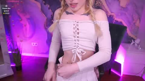 Snapshot of dariadelly chatting on 04.20.26 dariadelly online show from 04.20.26