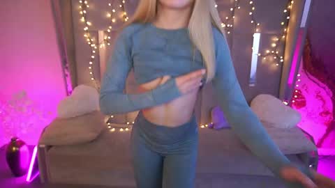 Snapshot of dariadelly chatting on 05.18.26 dariadelly online show from 05.18.26