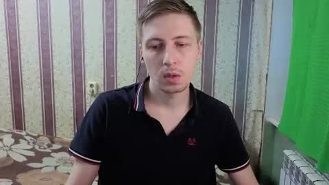 Snapshot of darienlarge chatting on 06.19.26 darienlarge online show from 06.19.26