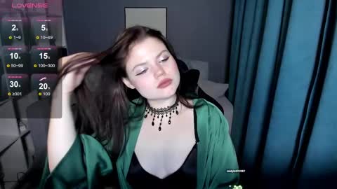 Snapshot of darina_wilson chatting on 01.06.25 Dari the it woman online show from 01.06.25