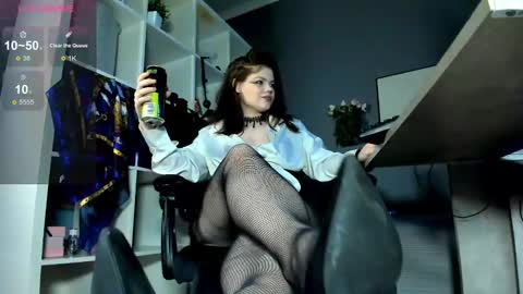 Snapshot of darina_wilson chatting on 03.05.25 Dari the it woman online show from 03.05.25