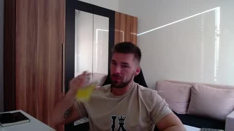 Snapshot of darius_94 chatting on 04.27.26 darius_94 online show from 04.27.26