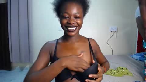 Snapshot of dark_divah chatting on 05.06.26 Divah online show from 05.06.26