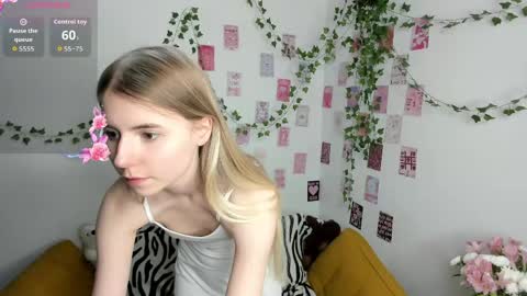 Snapshot of dark_ester chatting on 06.10.26 Ester online show from 06.10.26