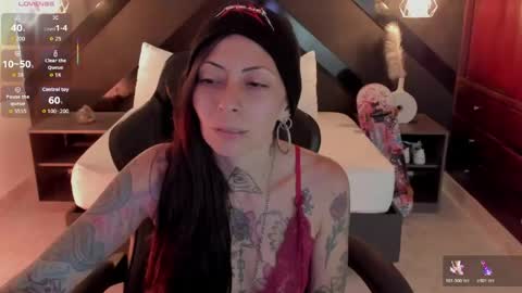 Snapshot of dark_gotica chatting on 04.21.26 M I K A E L A online show from 04.21.26