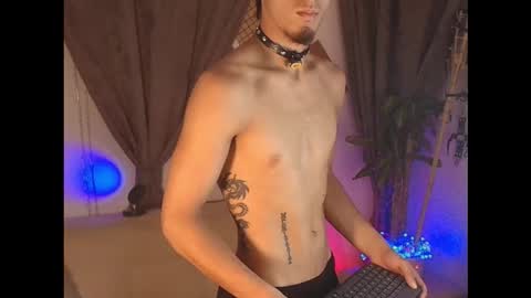 Snapshot of dark_rosse1 chatting on 01.11.26 rosse online show from 01.11.26