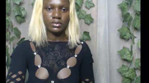 Snapshot of darkchocoxx chatting on 09.16.25 sexygal online show from 09.16.25